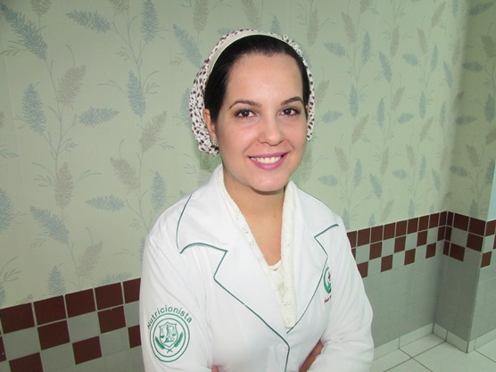 A Nutricionista Caroline Alves trabalha no Serviço de Nutrição do Hospital Cemil